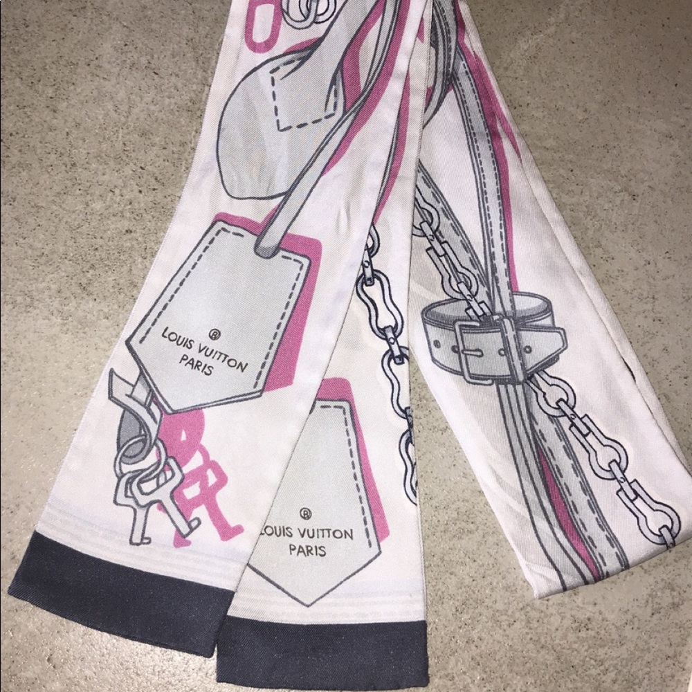 •Authentic Louis Vuitton Bandeau